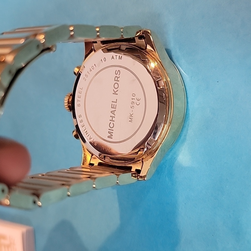 Michael Kors Rose Gold Watch - Picture 6 of 16